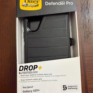 OtterBox Defender Pro Black Case for Galaxy S25+